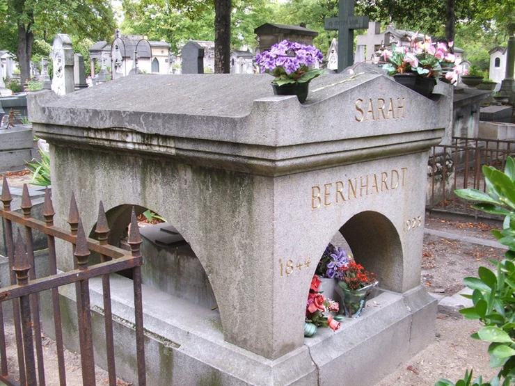Sara Bernhardt's grave