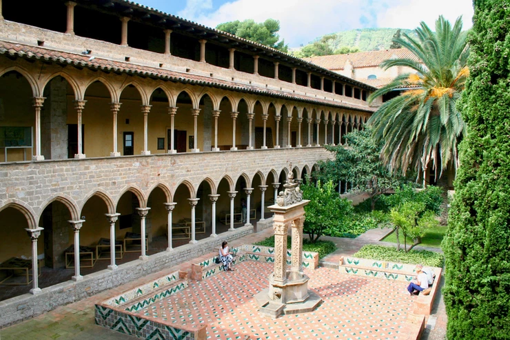 courtyard of Pedralbes Monastery 