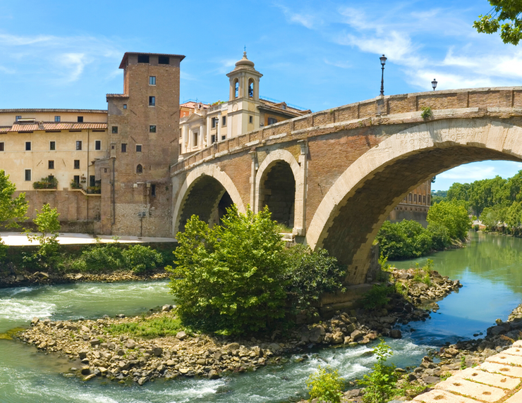 bridge linking Trastevere and Isola Tibernia