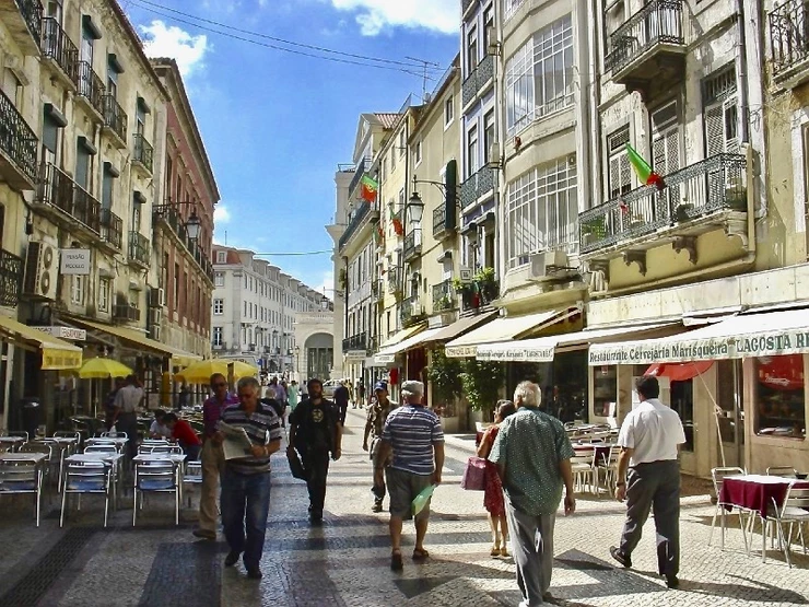 the pedestrianized but very touristy Rua das Portas de Santo Antão