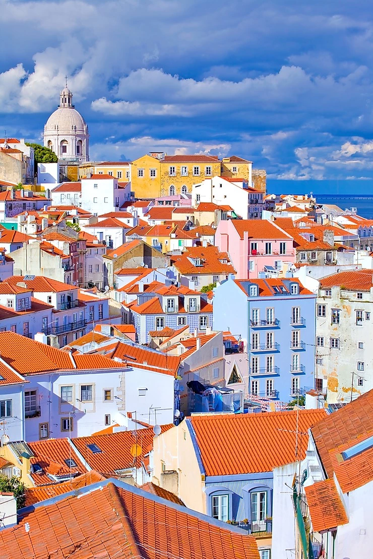 the Alfama neighborhood of Lisbon Portugal, a must visit with 4 days in Lisbon
