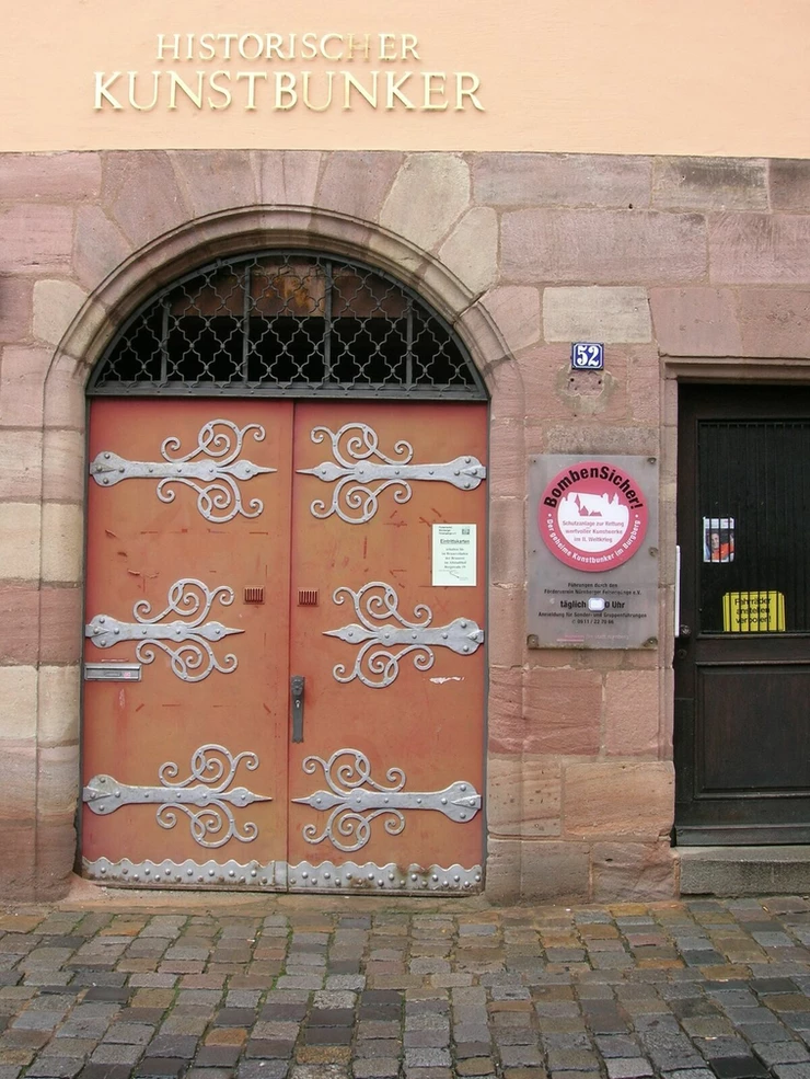 entrance to the Historischer Kunstbunier