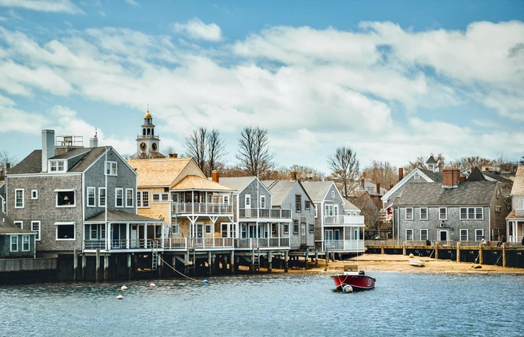 classic New England wooden homes n Nantucket Town