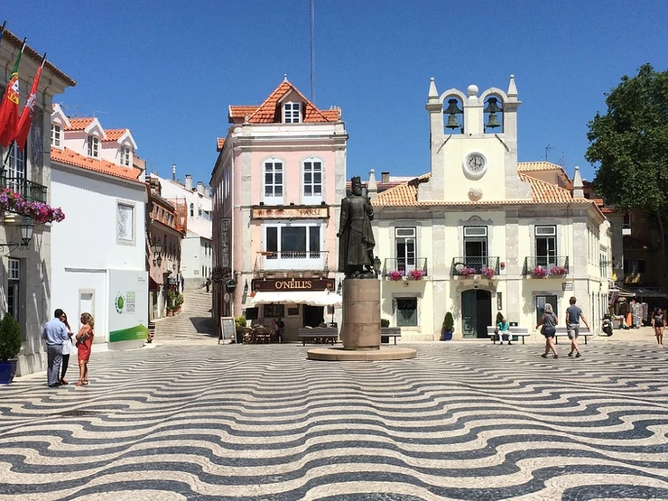 the main square in Cascais