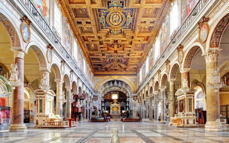 beautiful nave of Santa Maria Aracoeli