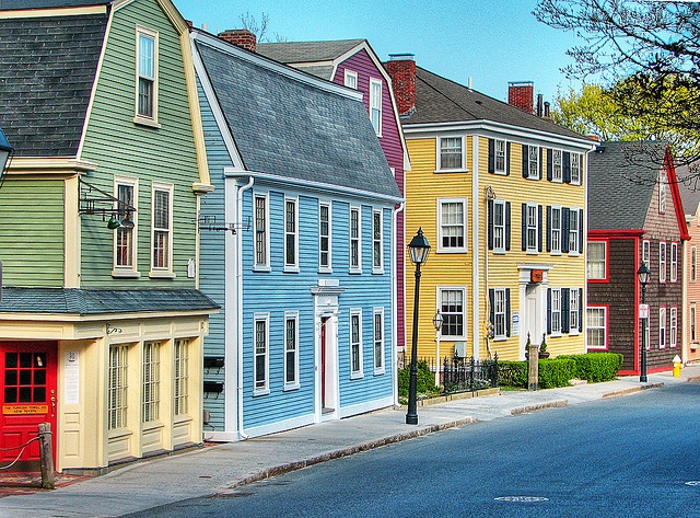 colorful houses in Mablehead
