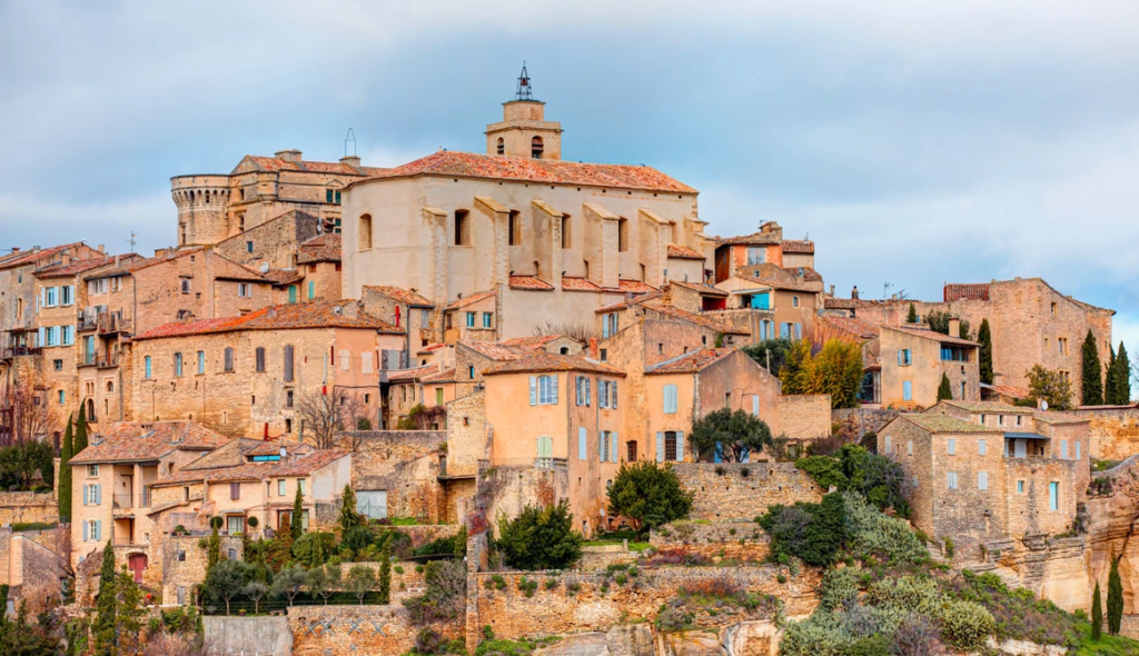 the hilltop town of Gordes