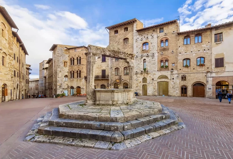 Piazza Cisterna, a top attraction in San Gimignano