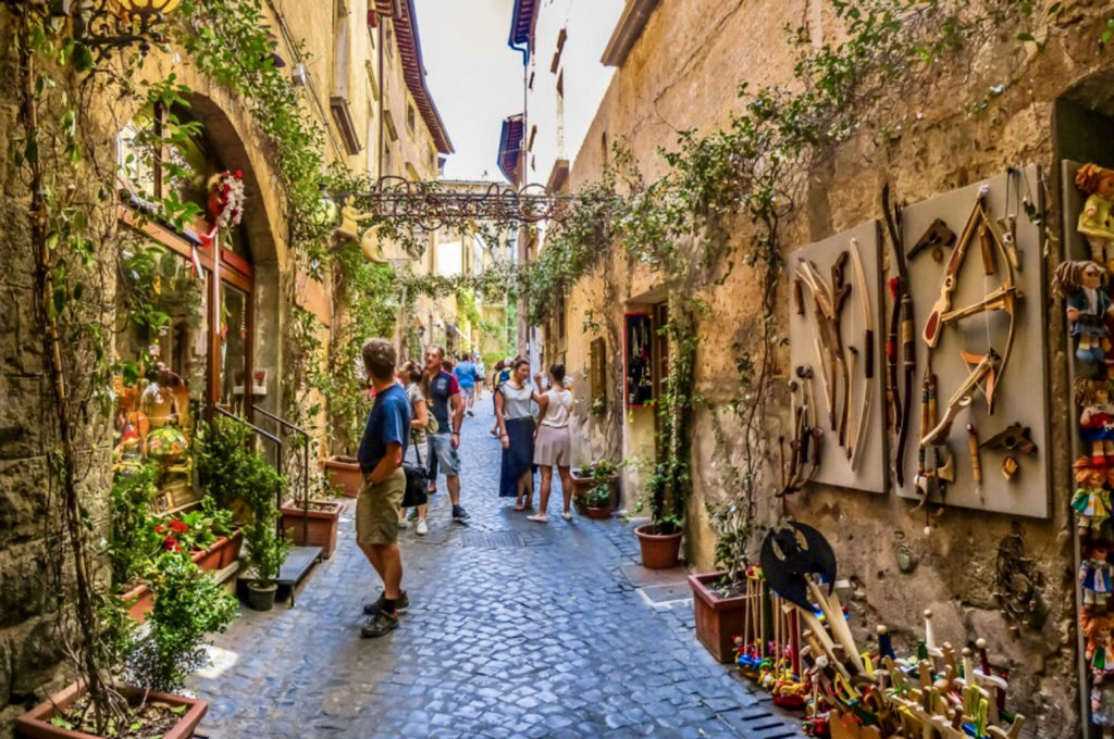 quaint alley in Orvieto near the Duomo