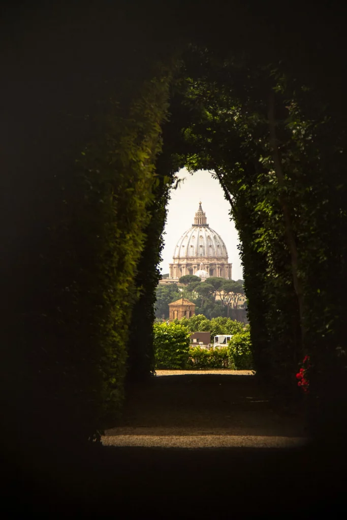 St. Peter's dome as seen through the Aventine keyhole