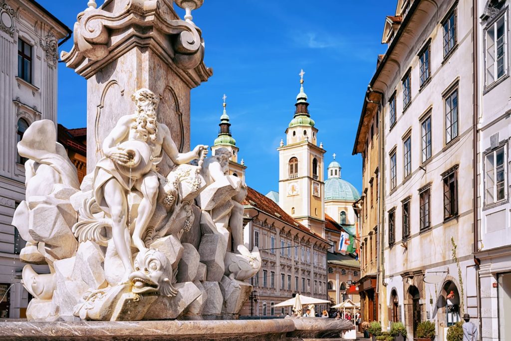 Robbia Fountain in Town Hall Square