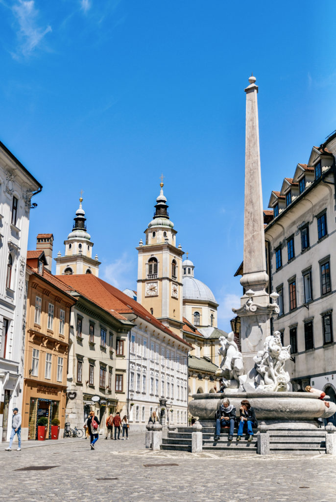 Robbia Fountain in Mestni trg