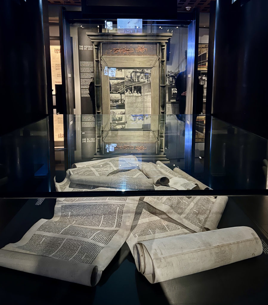 torahs were burned on Kristallnacht