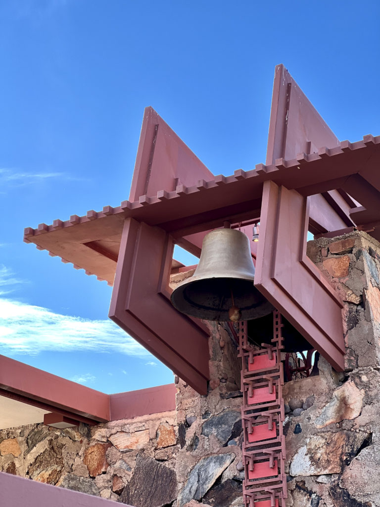 the bell used to signal dinner time