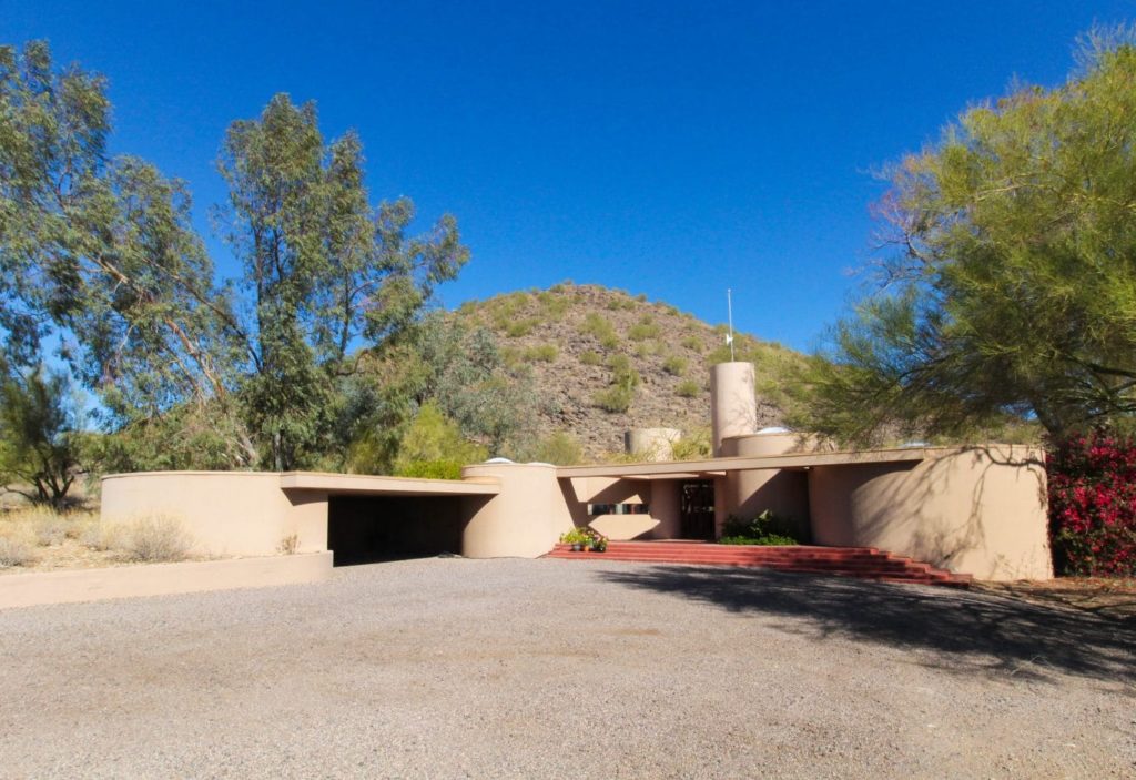 Pfeiffer House, based on a Wright design