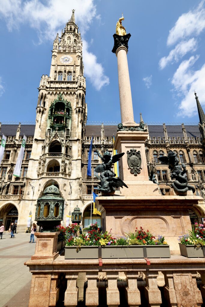 Rathaus and Mary's Column