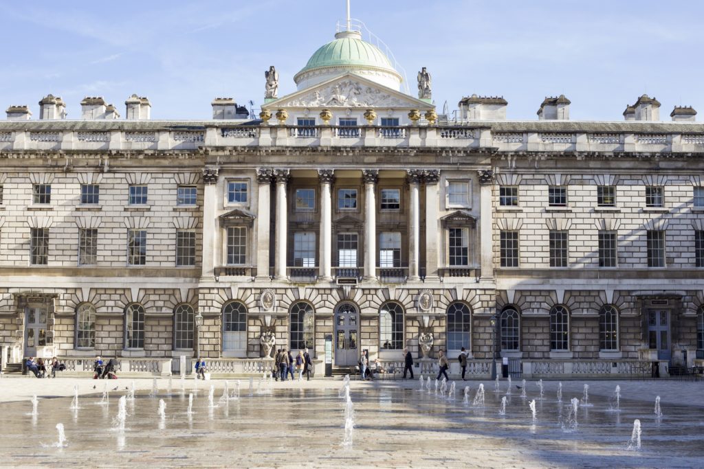 Somerset House and its dancing spurting water fountains 