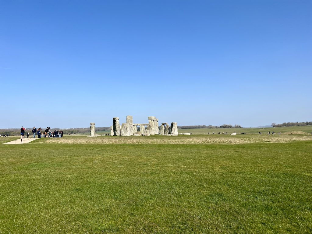 un-zoomed photo of how far away the stones are from the path