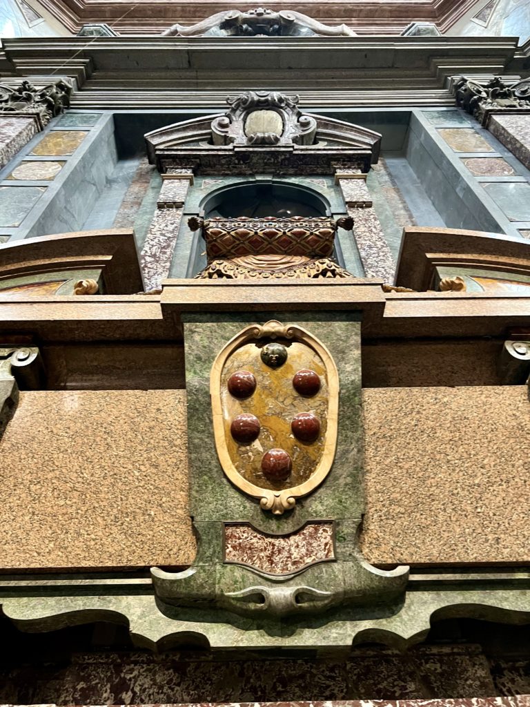 "balls of the Medici" in the Chapel of the Princes