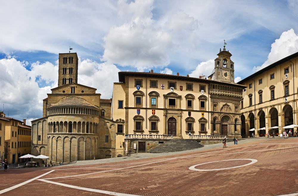 Piazza Grande, one of the best things to see and do in Arezzo