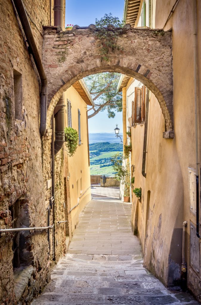 narrow street in Montepulciano