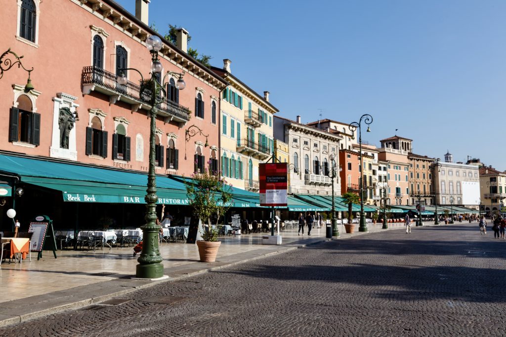 restaurants and Cafes on Piazza Bra 