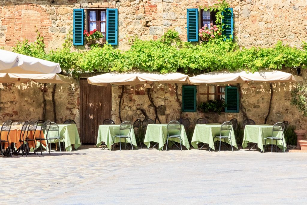 restaurant on the village square in Monteriggioni 
