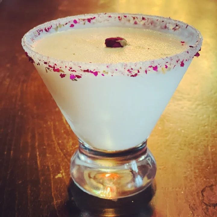 "Beautiful Stranger" cocktail