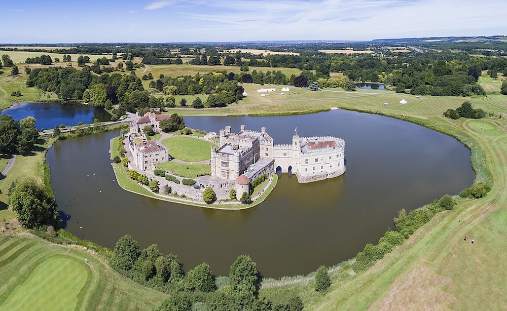aerial of Leeds Castle, image © Chensiyuan via Wikimedia Commons