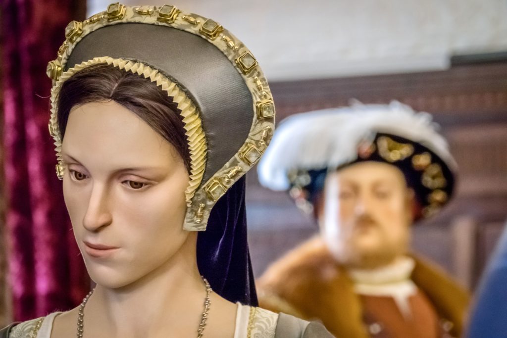 mannequin of Anne and Henry in the Queen's Chamber