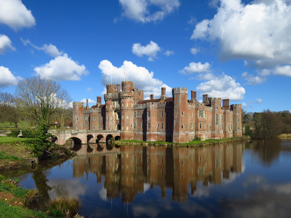 castle tour england