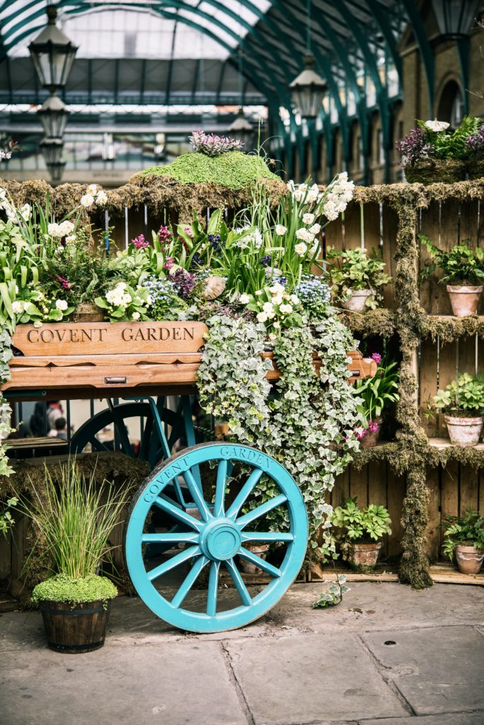 Covent Garden'S famous flower cart 