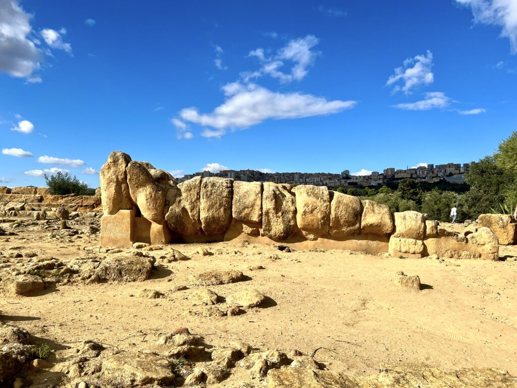 telamon being assembled at the Temple of Zeus