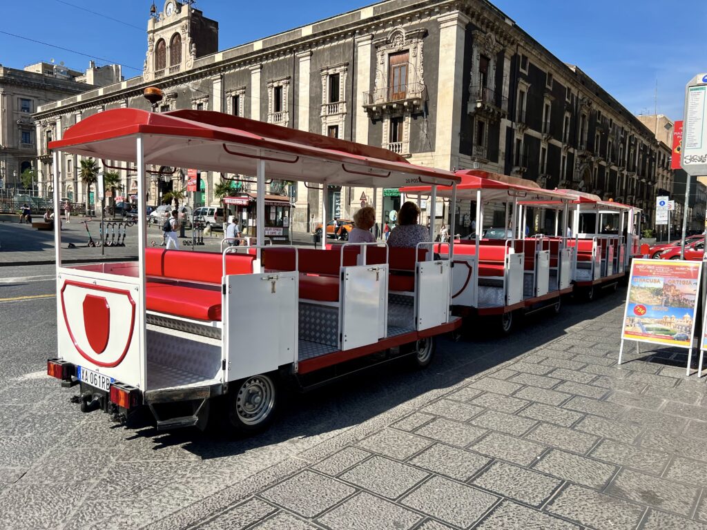 tourist trolley in Piazza Stesicoro