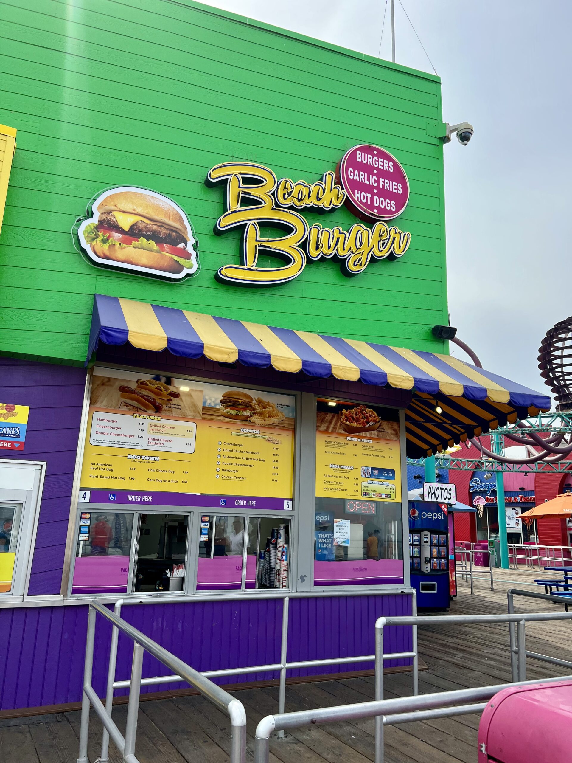 burger joint on the pier