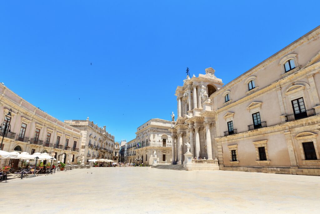 Piazza Duomo and Syracuse Cathedral, a must visit with 7 days in Sicily