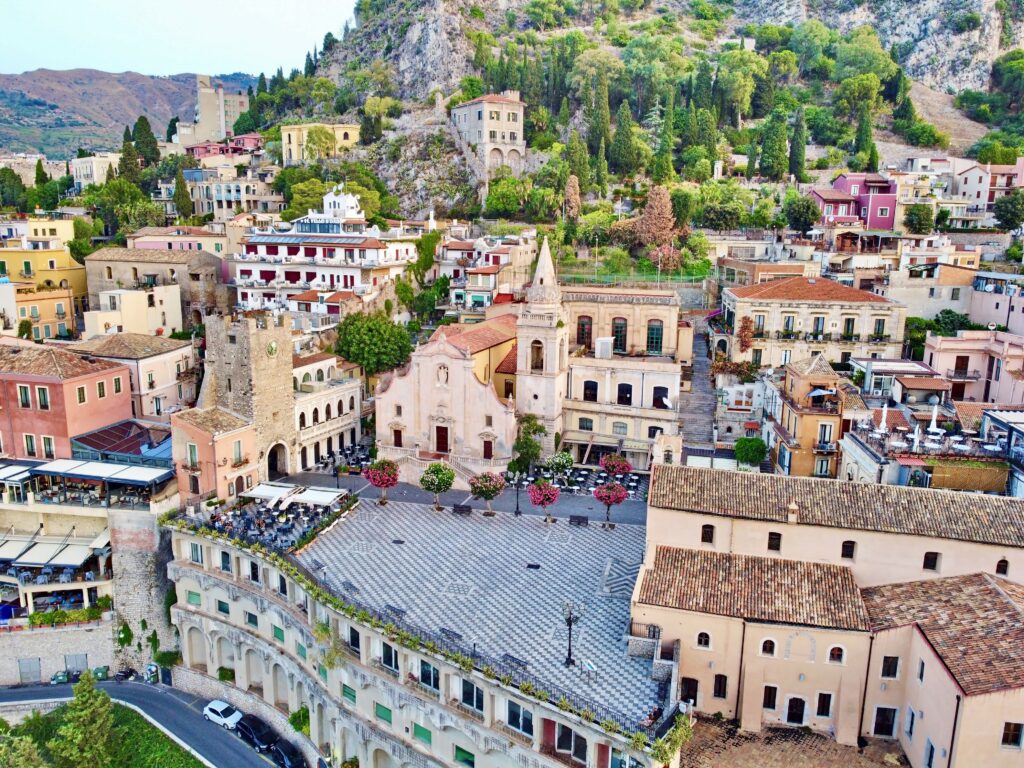 Piazza IX Aprile in Taormina