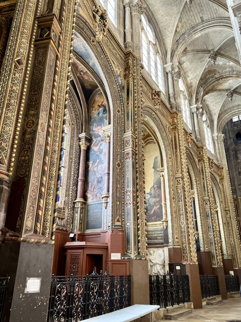intricate columns in Saint-Eustache