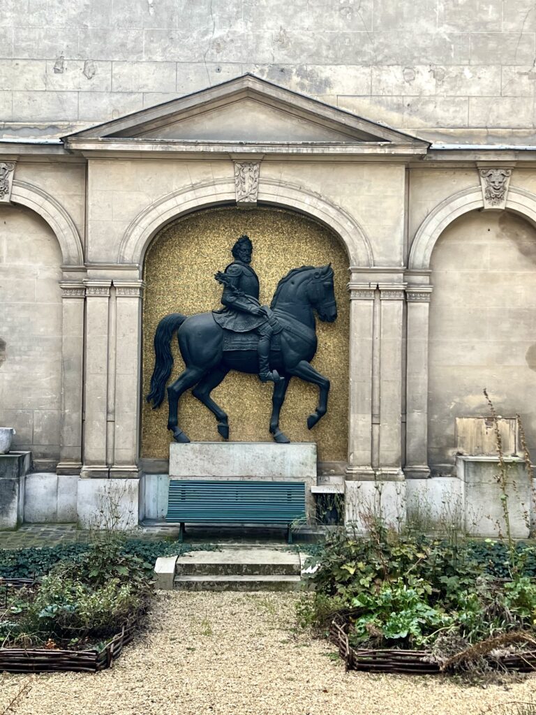 statue of Henry IV
