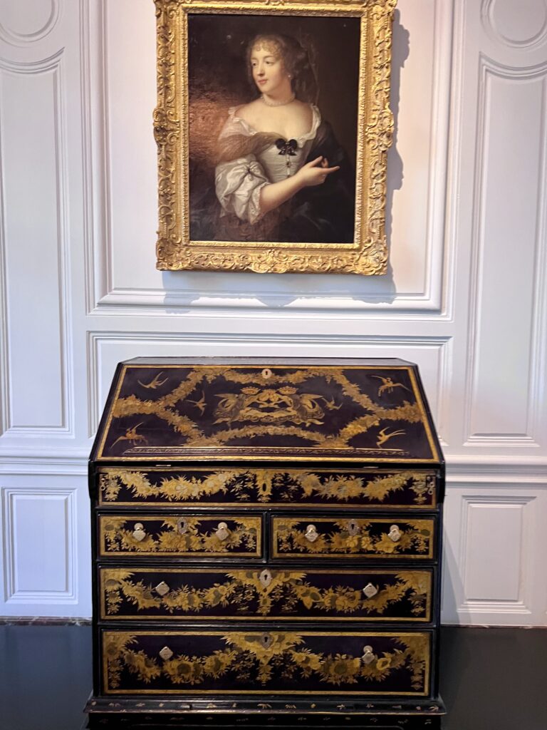 portrait and writing desk of Madame de Sévigné