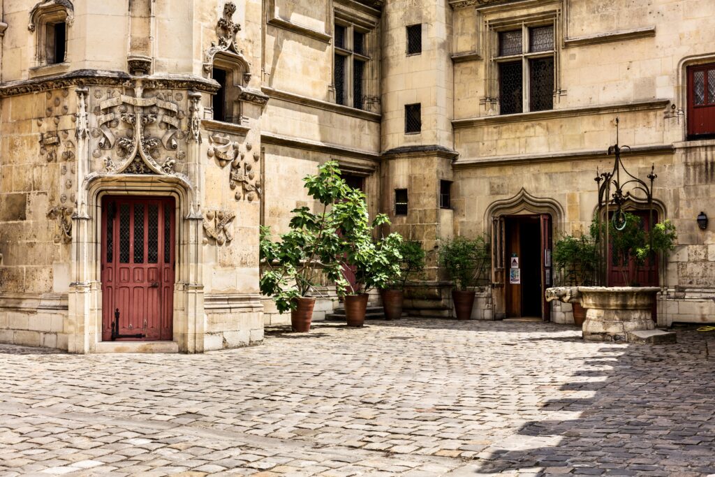 courtyard of the Cluny museum 