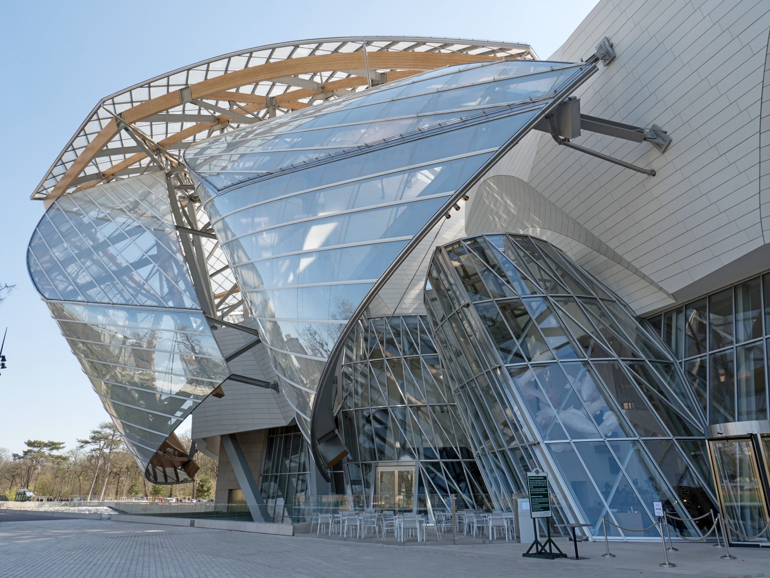 Daniel Buren Brings Color to Frank Gehry's Fondation Louis Vuitton