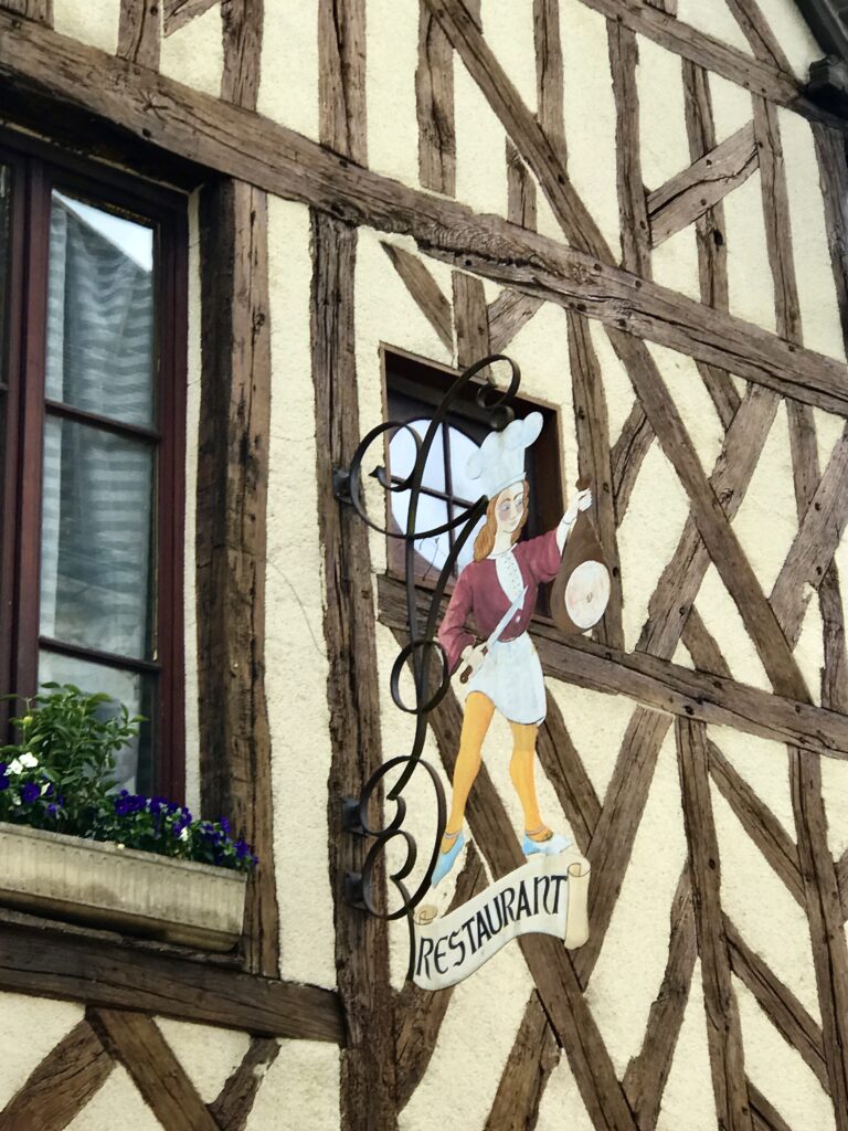 restaurant sign in Provins