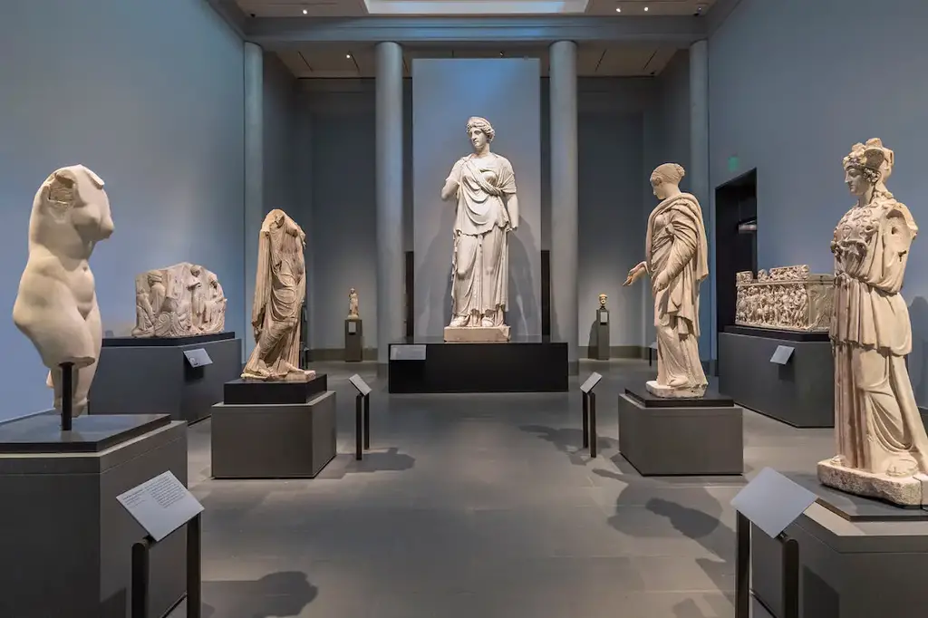 Gods and Goddesses Gallery with Juno in the center