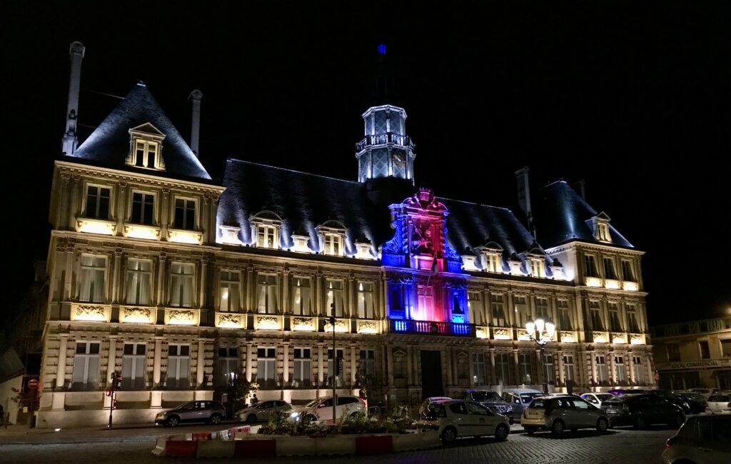 Hotel de Ville lit up at night