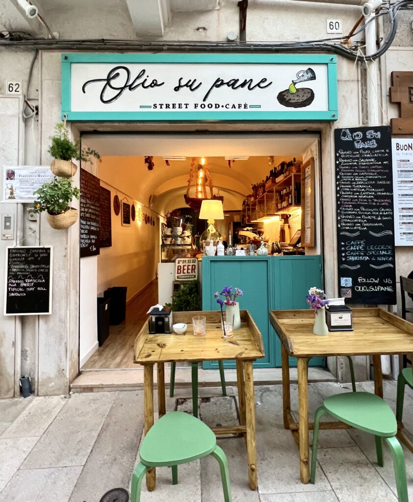 treet food shop in Polignano a Mare