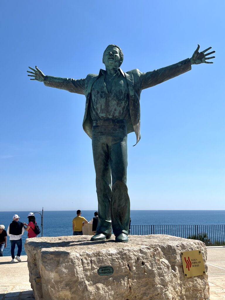 statue of Domenico Modugno