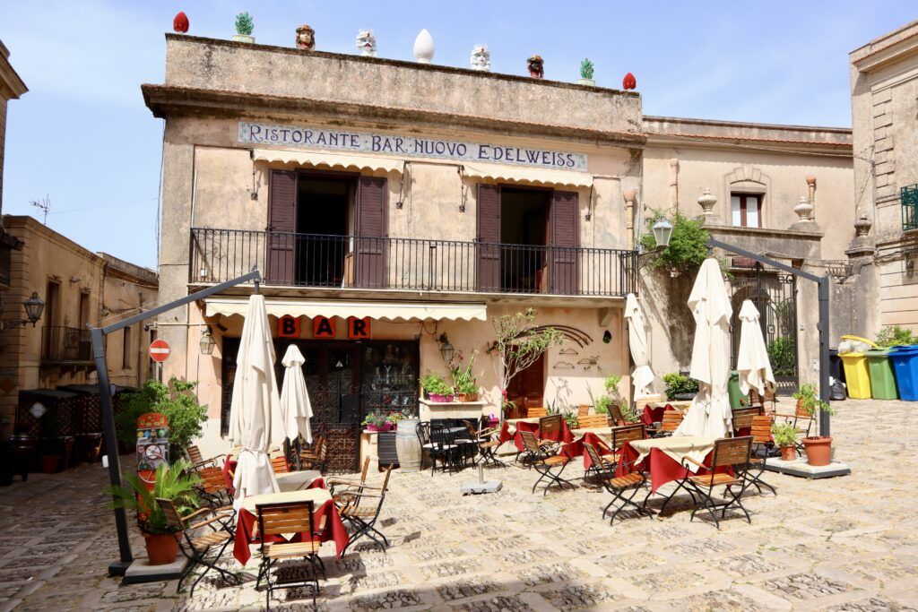 restaurant bar in Erice