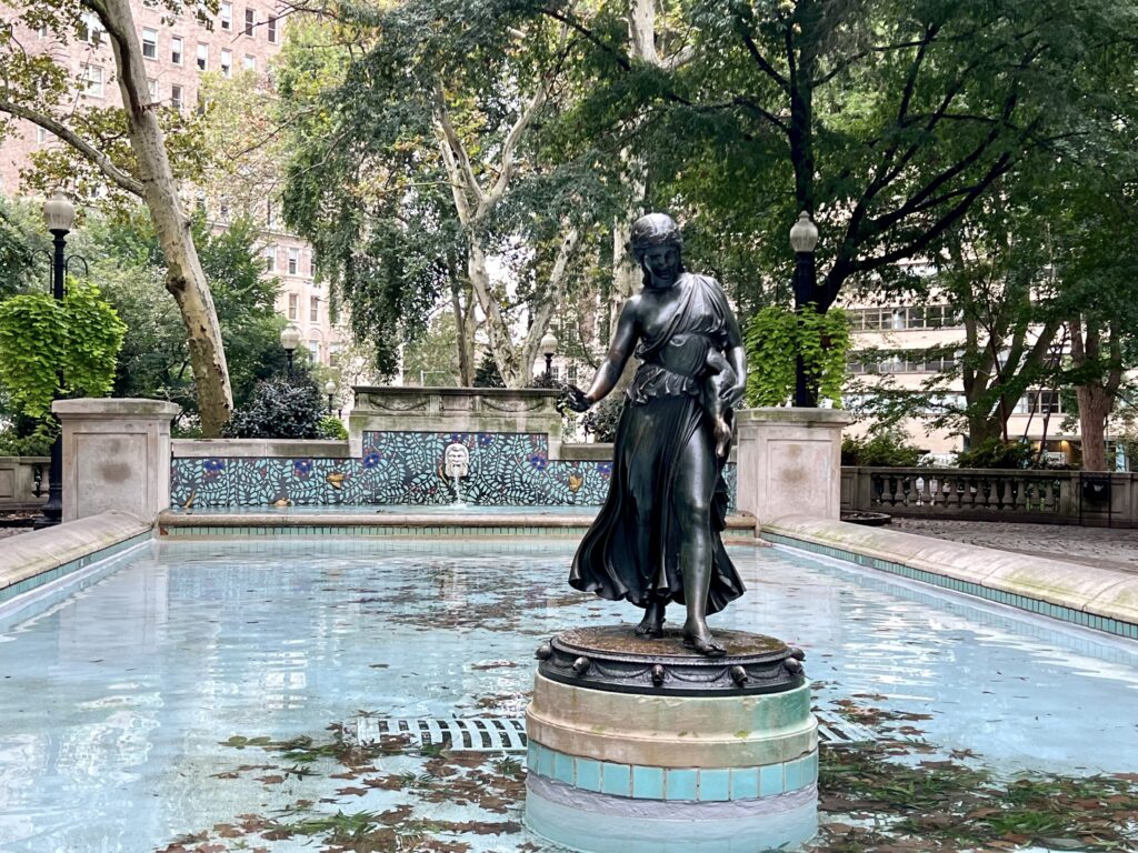 fountain in Rittenhouse Square