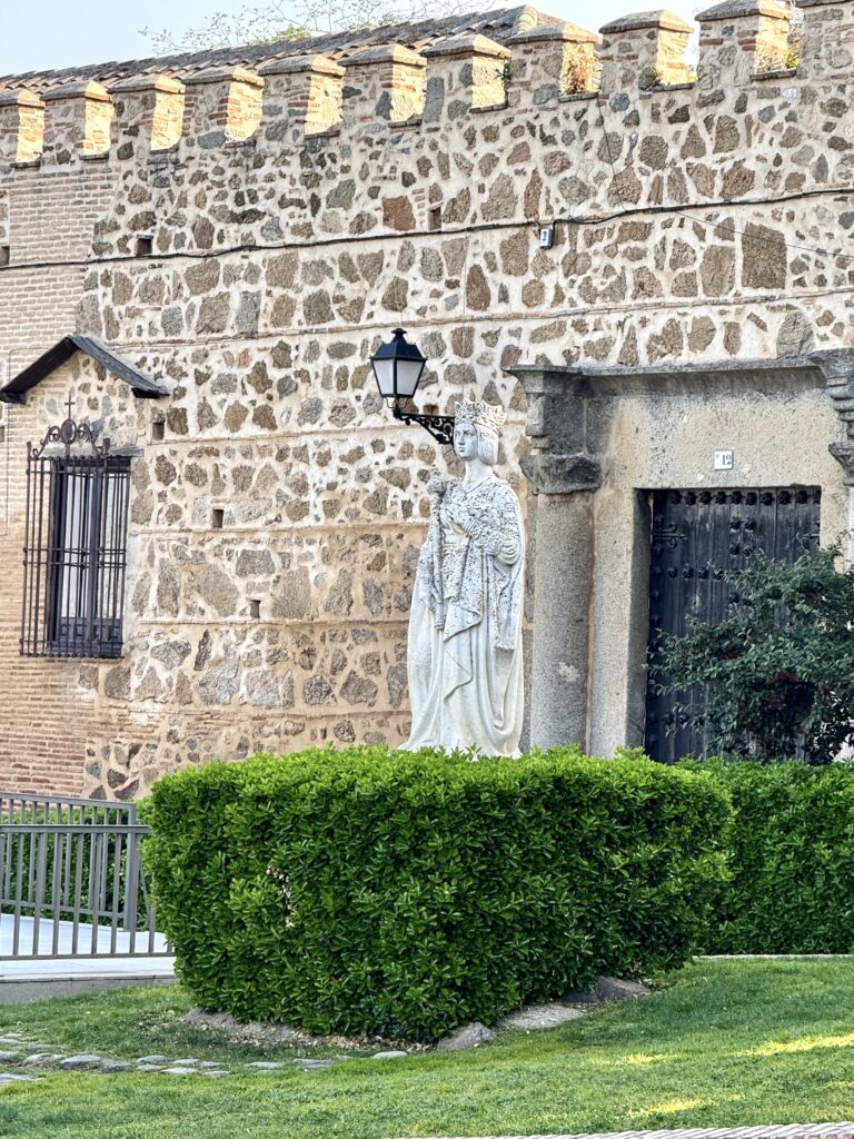 statue of Isabella